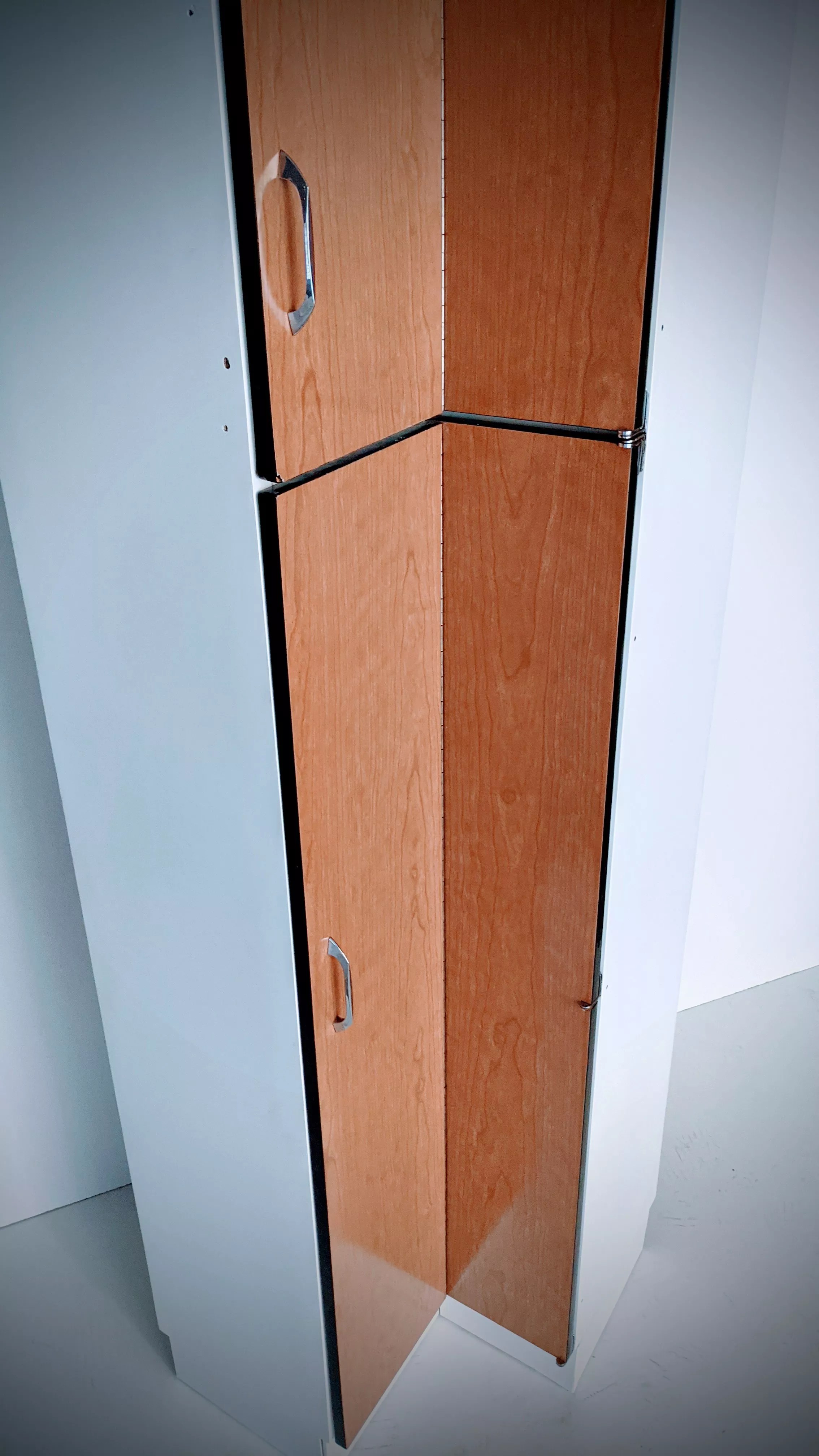 Colonne de rangement d'angle Selency