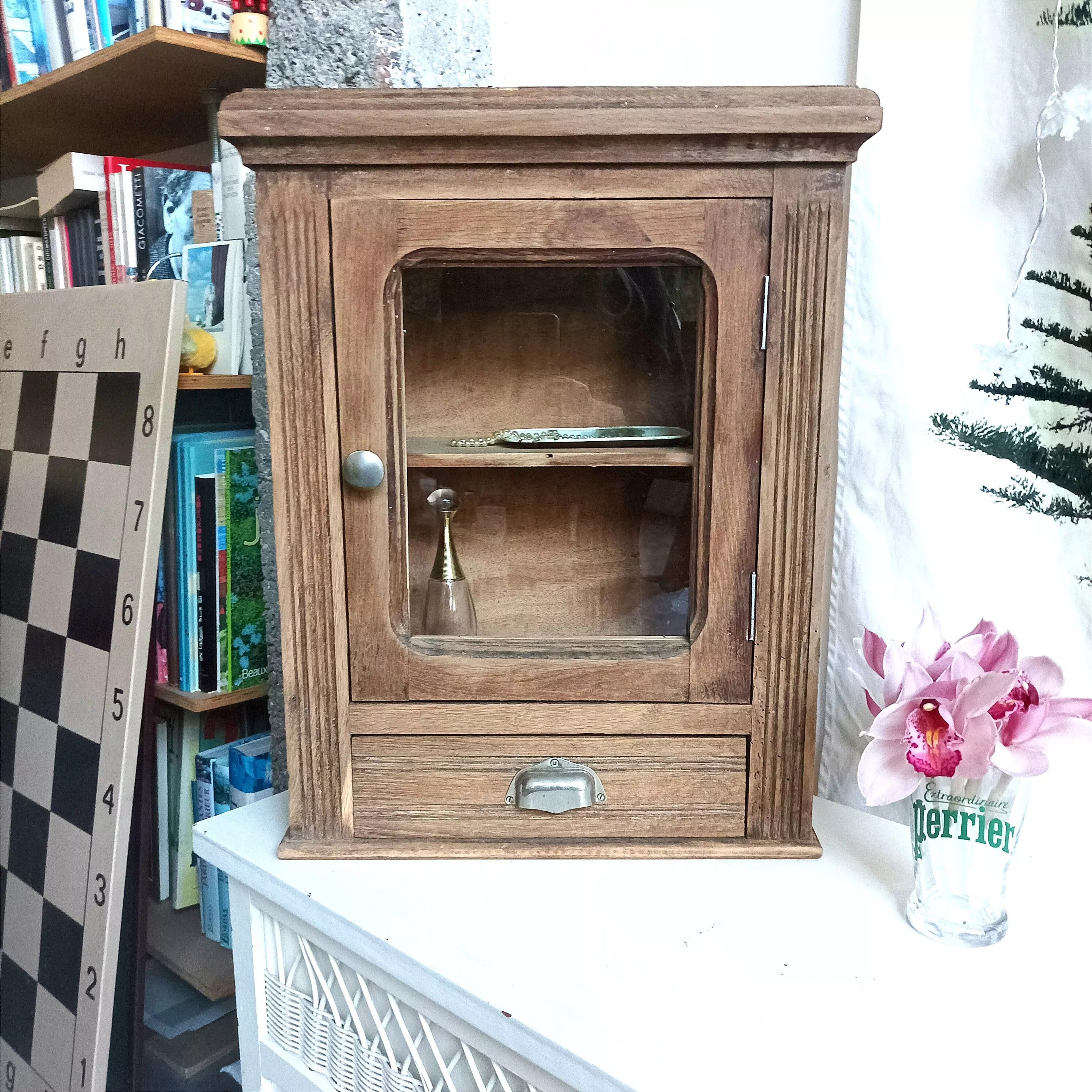 Armoire murale vitrée ancienne Selency