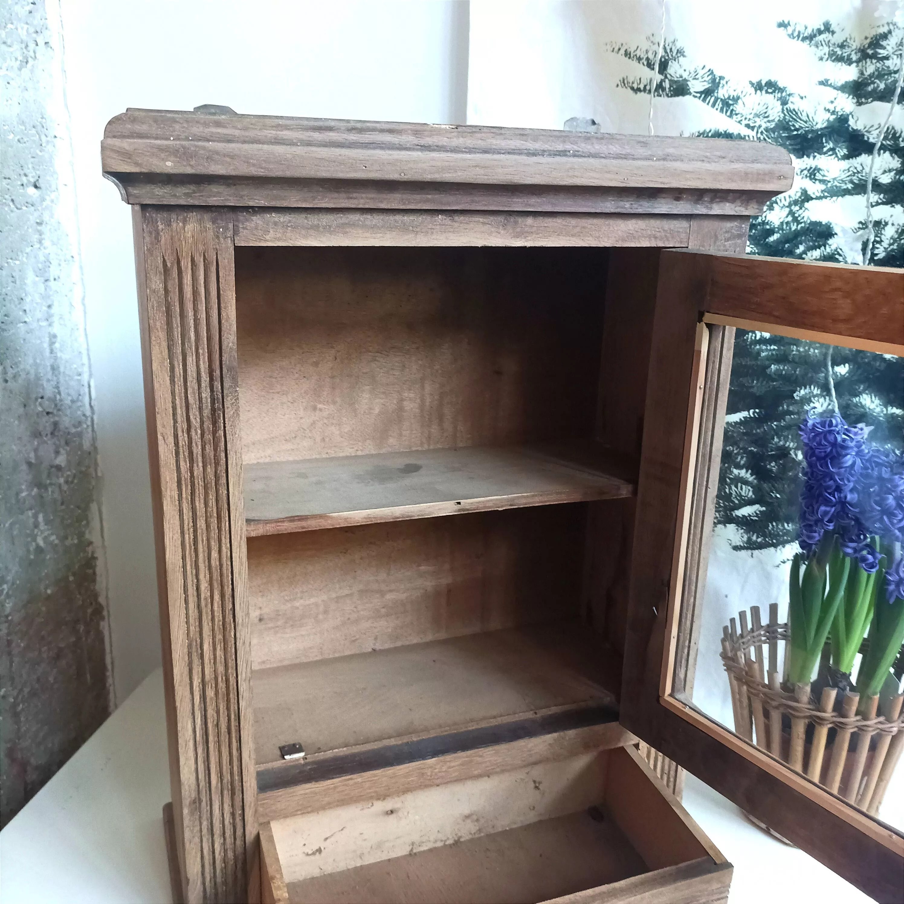 Armoire murale vitrée ancienne Selency