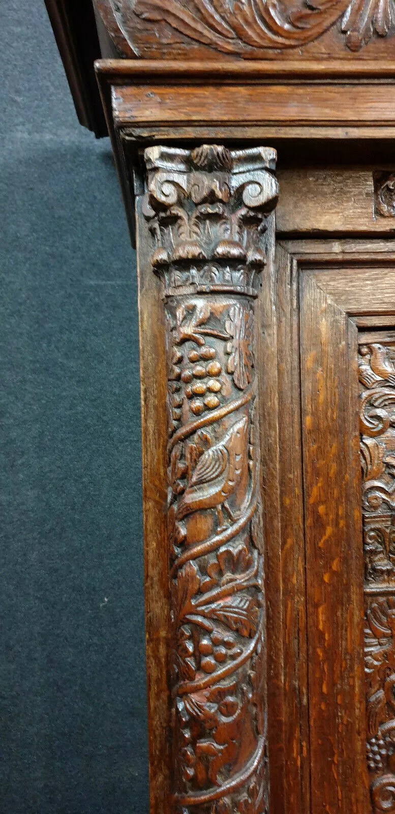 Armoire Rhénane Renaissance de la fin du XVIIe siècle en chêne Selency