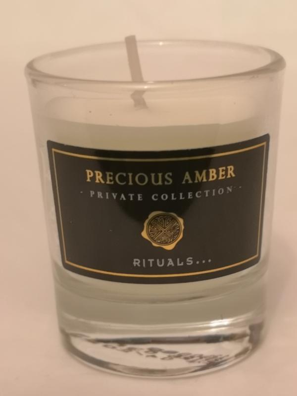 Ароматична свічка rituals private collection precious amber scented