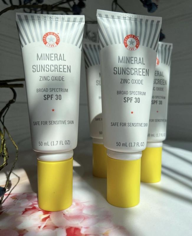 Минеральный солнцезащитный крем first aid beauty mineral sunscreen zinc