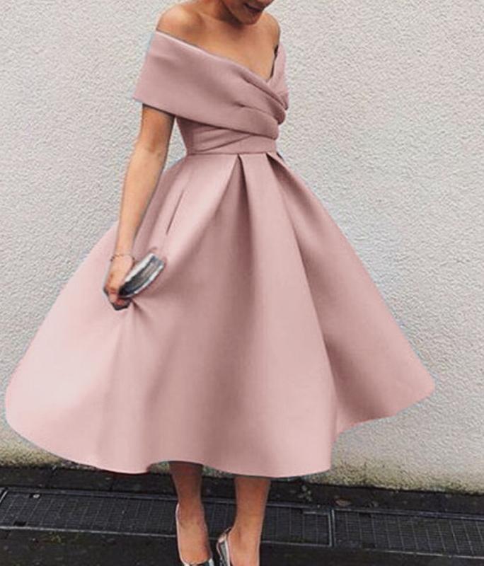 Красивенное платье с открытыми плечами на выпускной