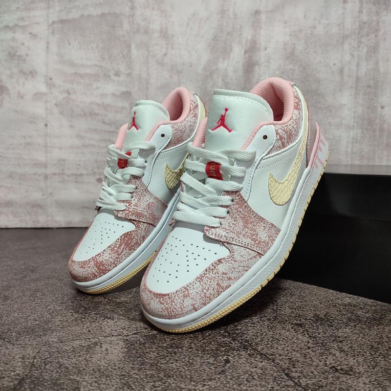 Жіночі кросівки nike air jordan 1 low paint drip — ціна 1700 грн у