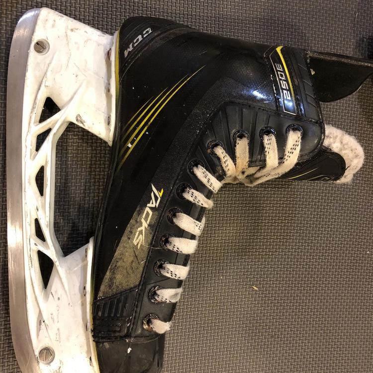 CCM Used Tacks 3052 Hockey Skates SidelineSwap