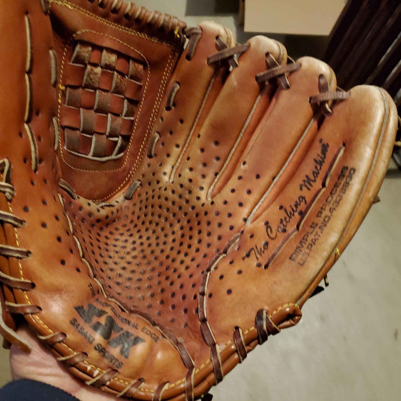 Vintage Brown High School/College SSK Right Handed Outfield DPG550