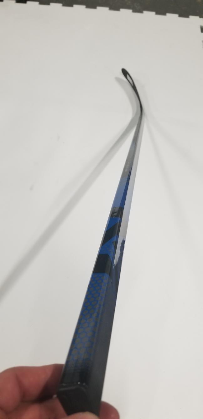 New Senior Bauer Right Handed Nexus N37 Hockey Stick P28 curve 77 Flex
