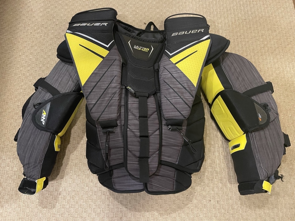 Like New Senior Large Bauer Supreme UltraSonic Goalie Chest Protector SidelineSwap