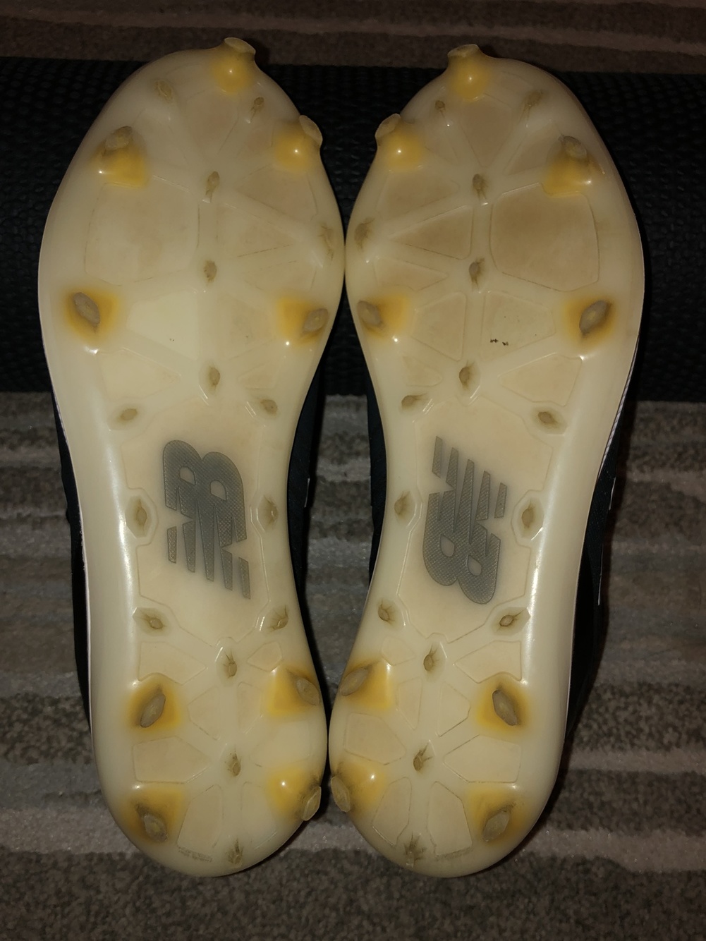 New Balance Mens Comp V2 cleats SidelineSwap