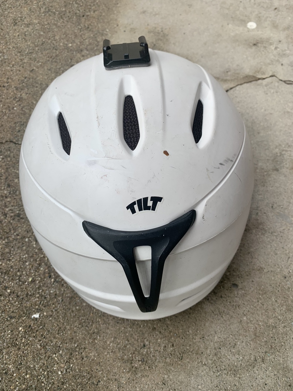 White Used YOUTH Large Giro Helmet SidelineSwap