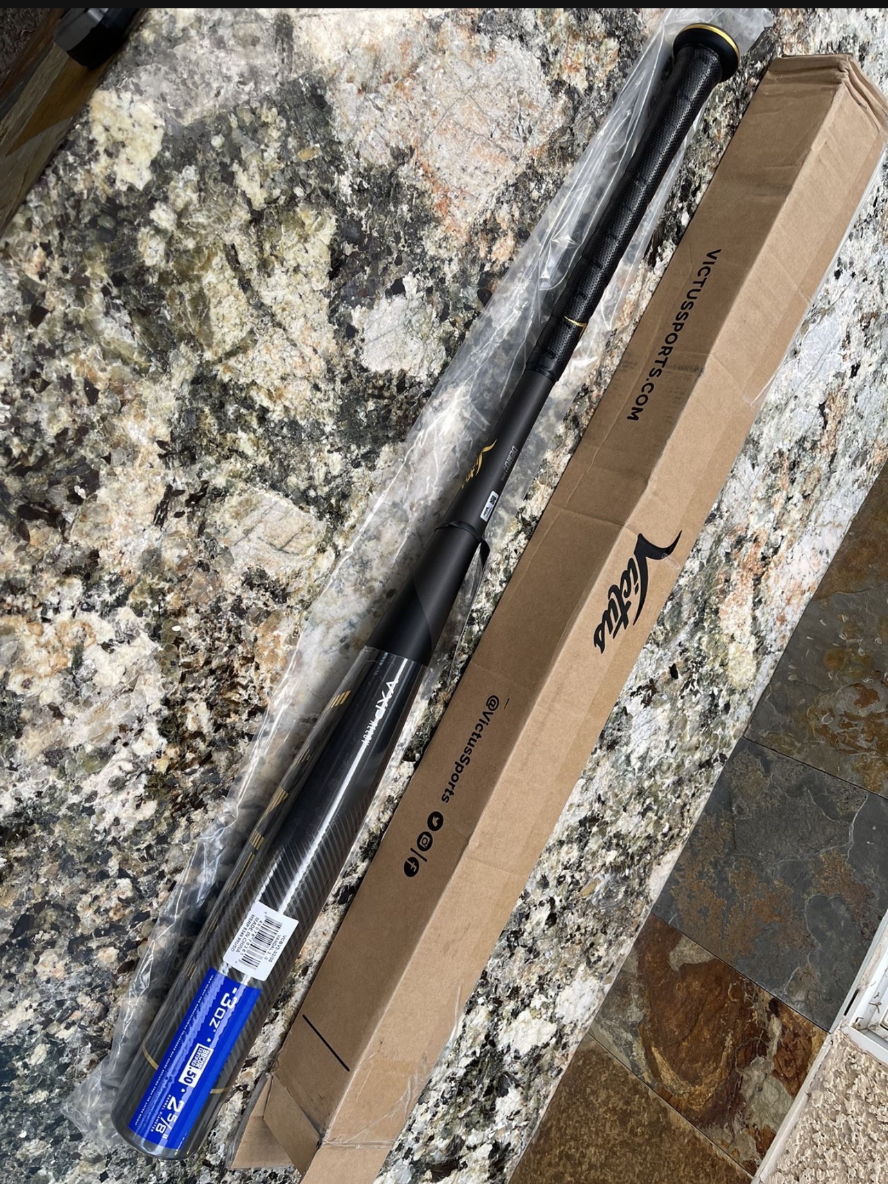 New 2022 Victus (3) 30 oz 33" Vandal 2 Bat SidelineSwap