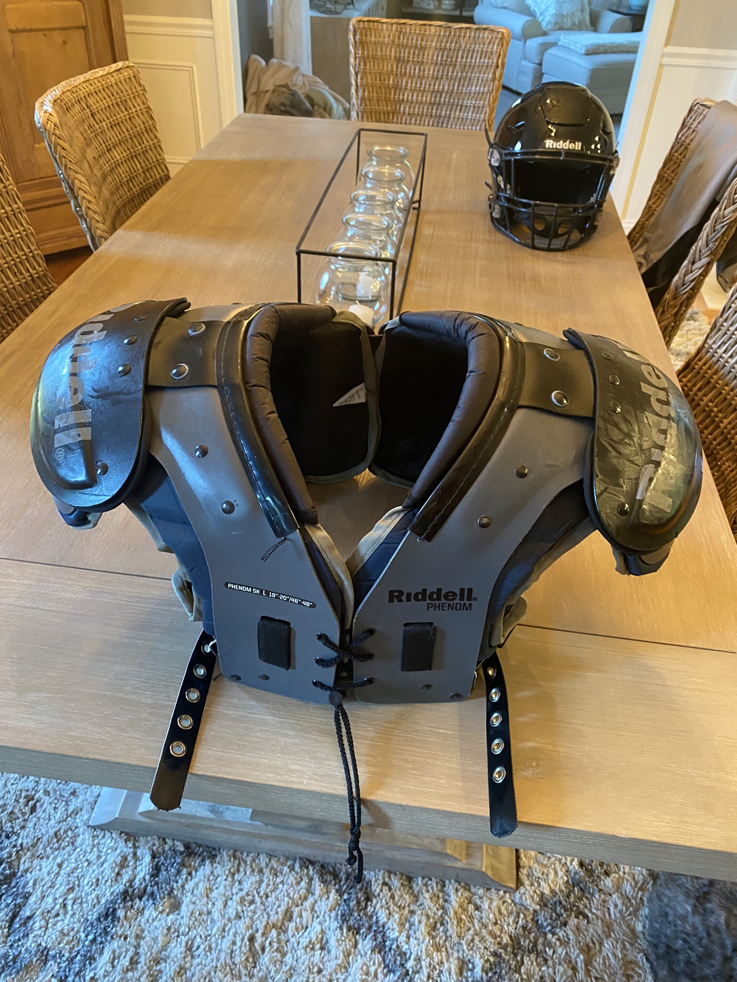 Riddell Phenom SK Shoulder Pads(Adult Large. Also Comes With Riddell