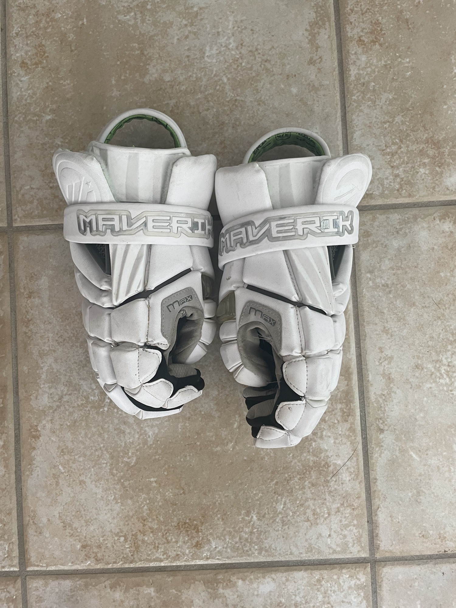 Maverick M5 Max Gloves SidelineSwap