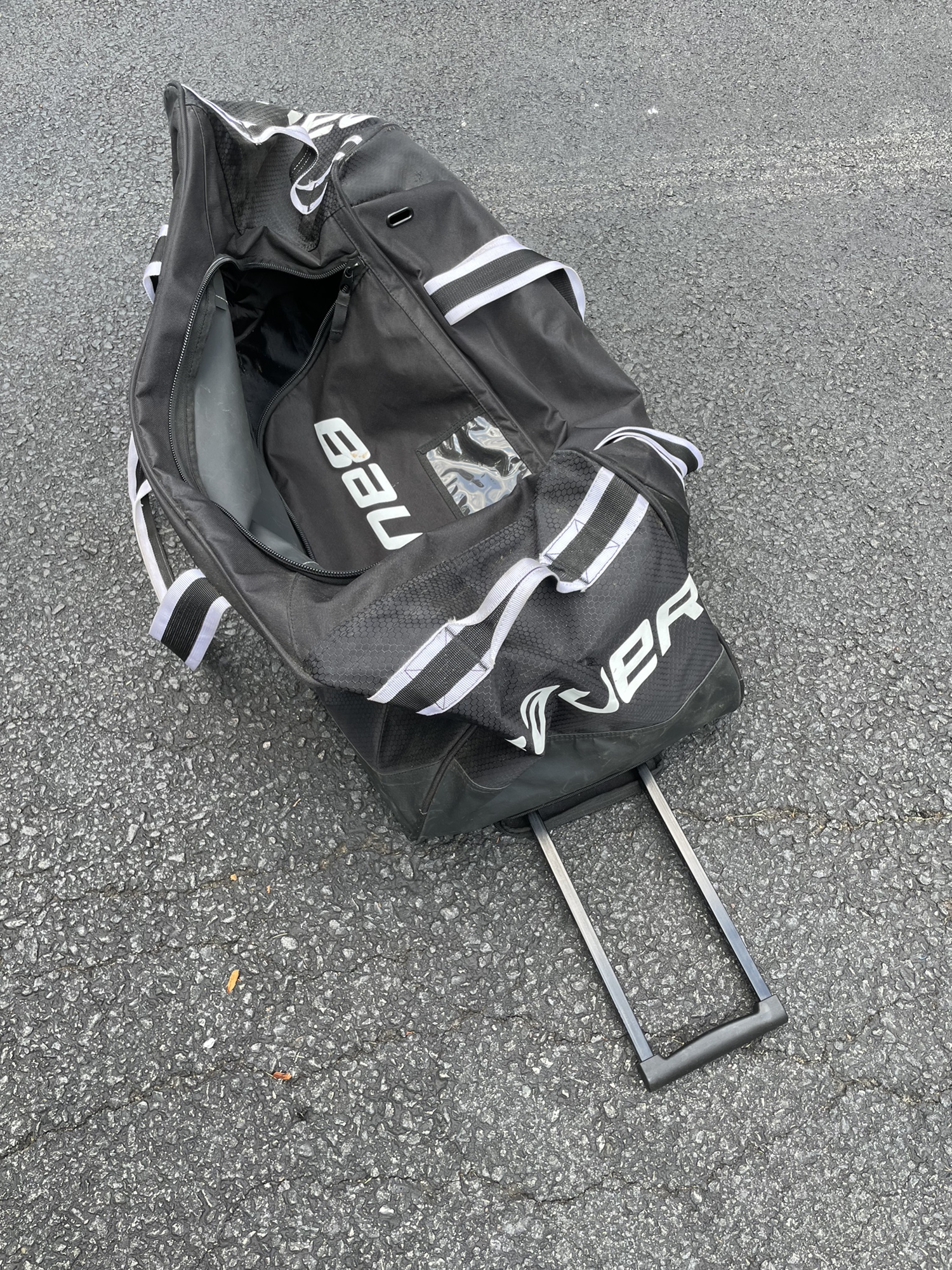 Hockey wheeled bag Bauer 650 SidelineSwap