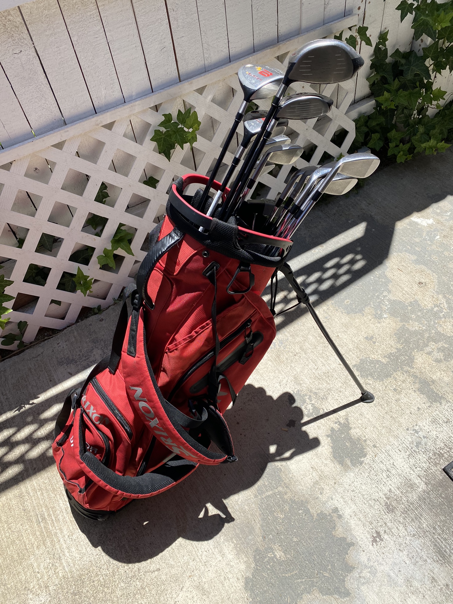 Taylormade tour edge complete golf club set with Srixon stand bag