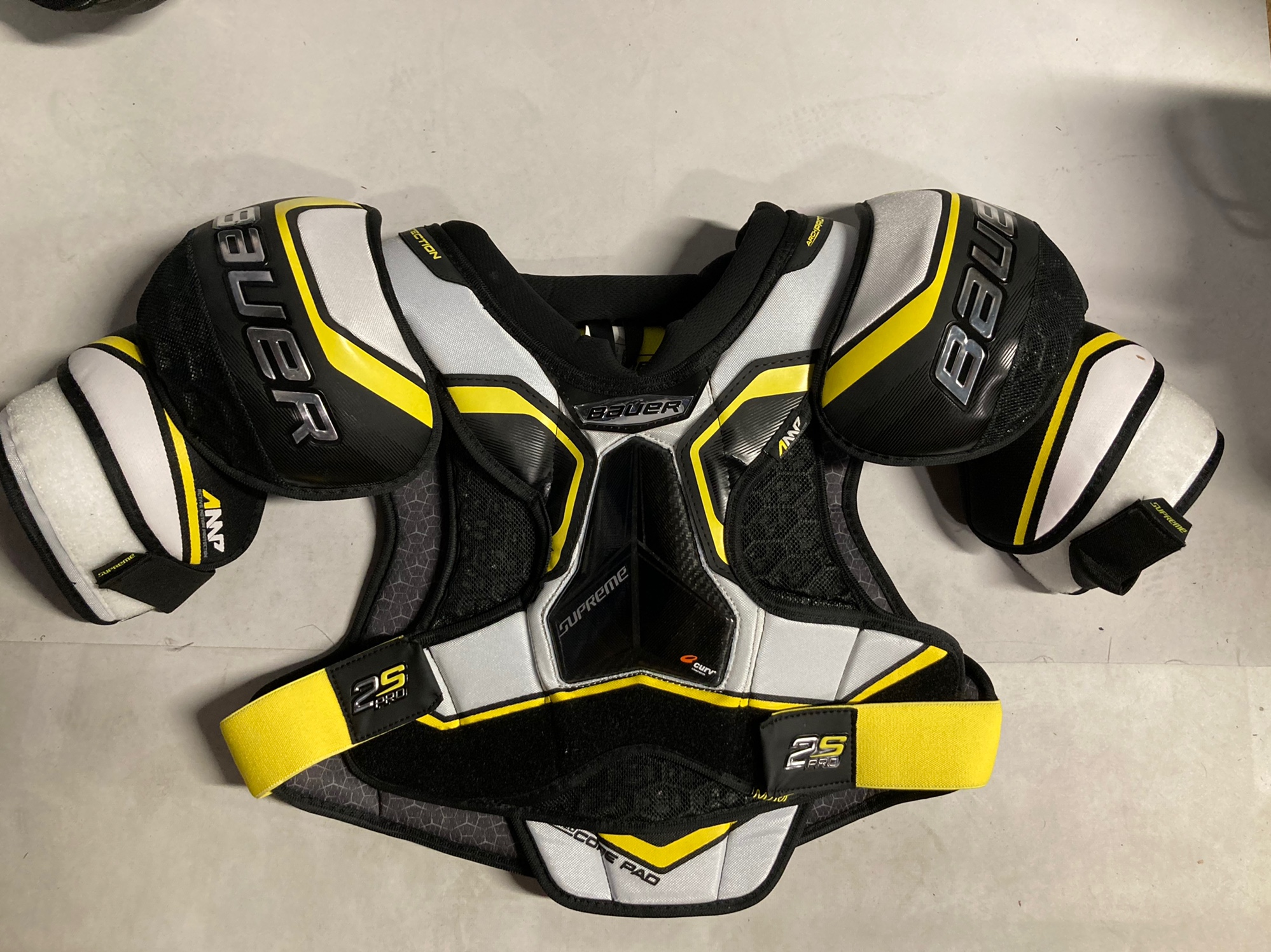 New Senior Medium Bauer Supreme 2S Pro Shoulder Pads (NSH095
