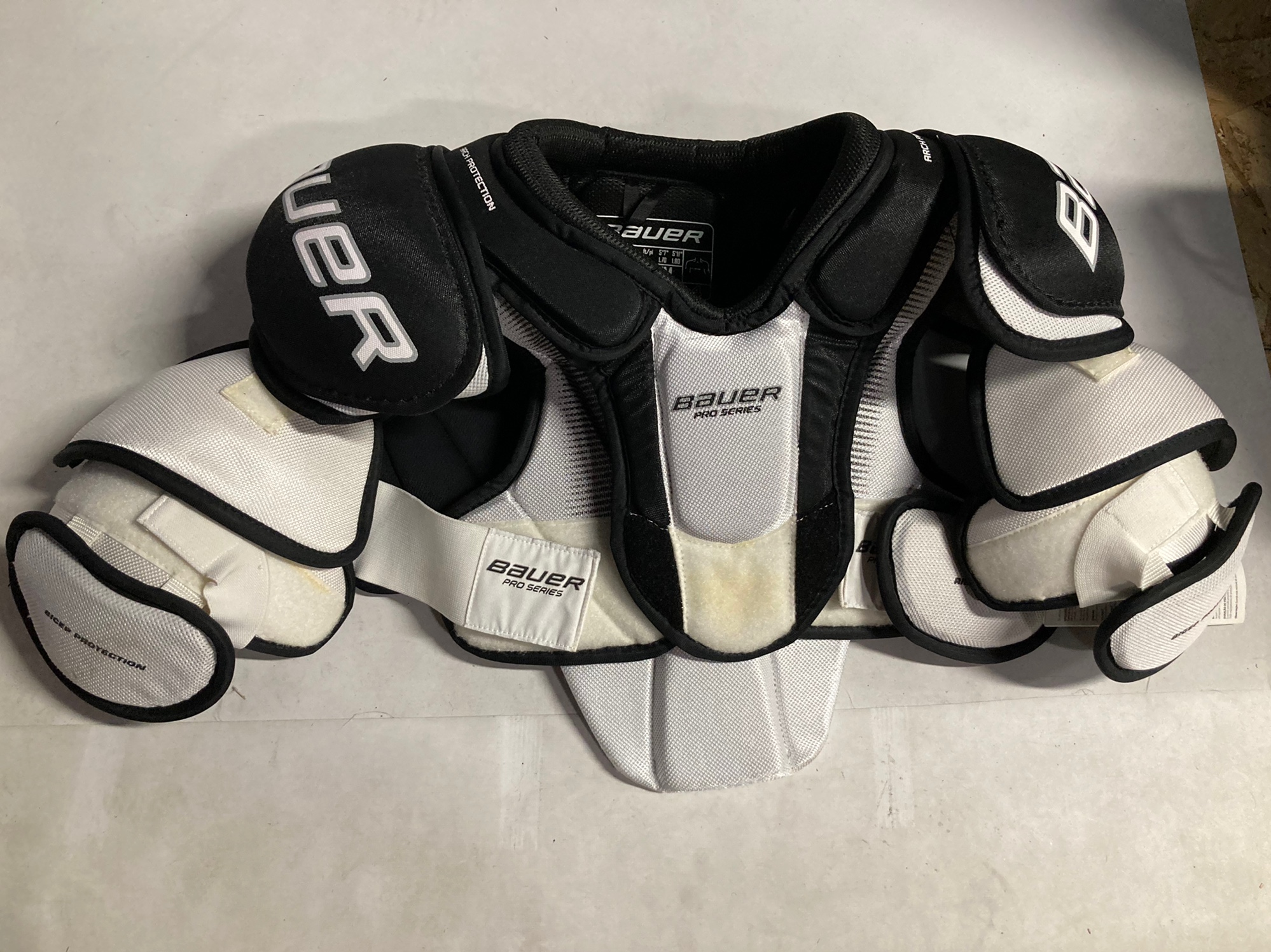 Senior New Medium Bauer Pro Series Shoulder Pads (NSH098) SidelineSwap