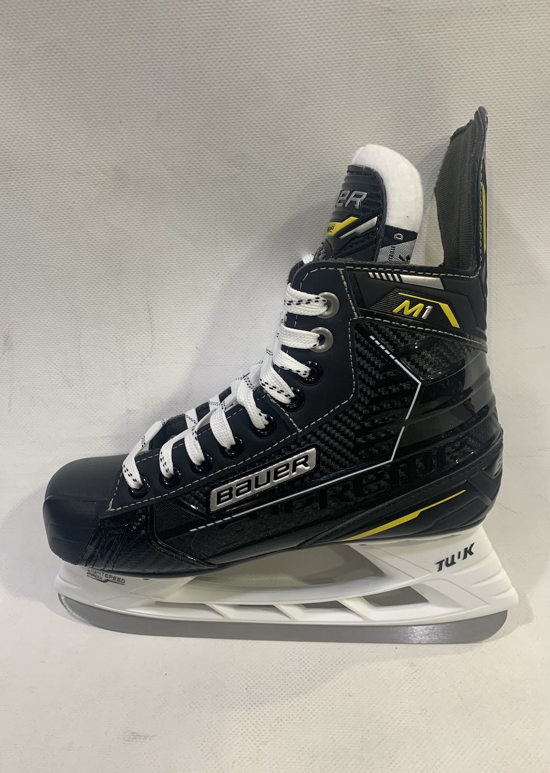 New Bauer Intermediate Supreme M1 Ice Hockey Skates Intermediate 4.0 SidelineSwap