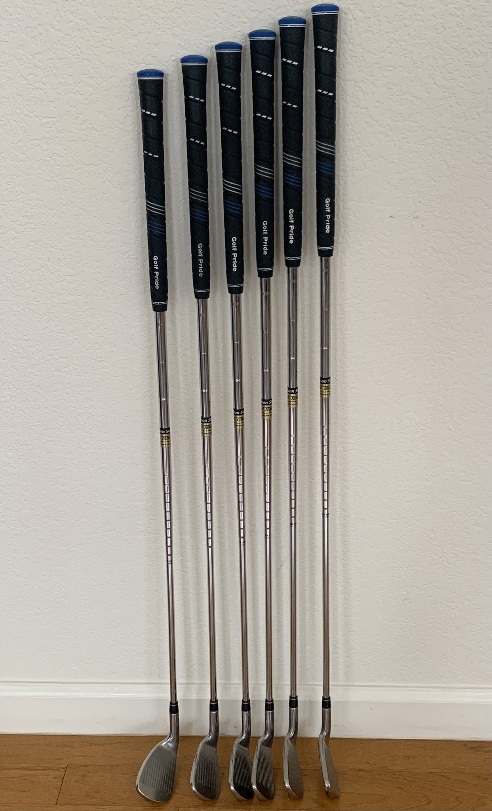 MENS Used Wilson Staff Right Handed CI7 Iron Set Regular Flex 6 Pieces