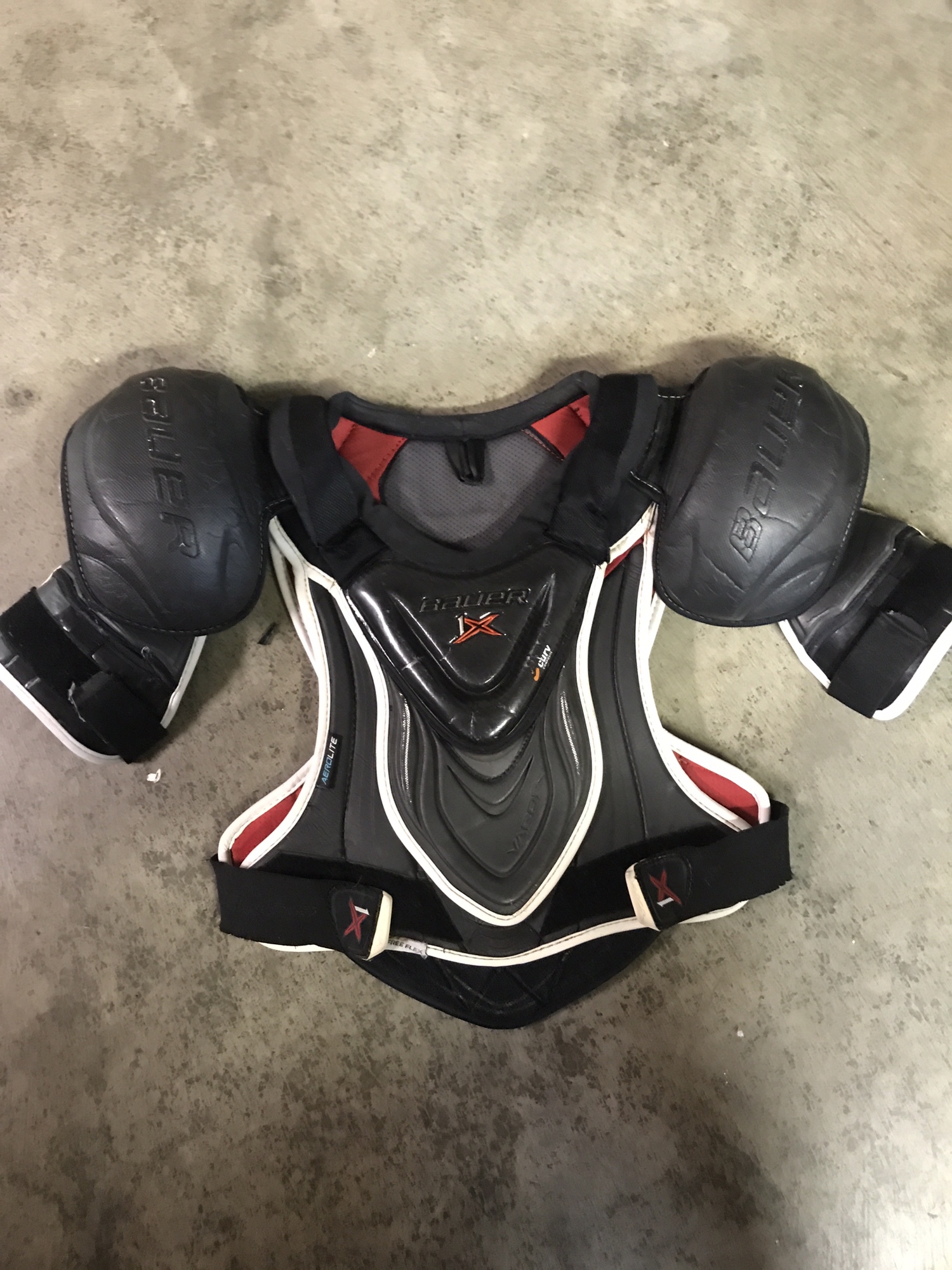 Bauer Vapor 1x medium shoulder pads SidelineSwap