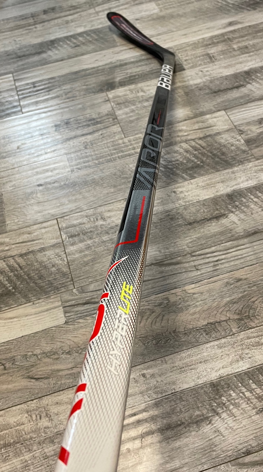 New! 70 Flex Left Hand P92 Vapor Hyperlite Hockey Stick SidelineSwap