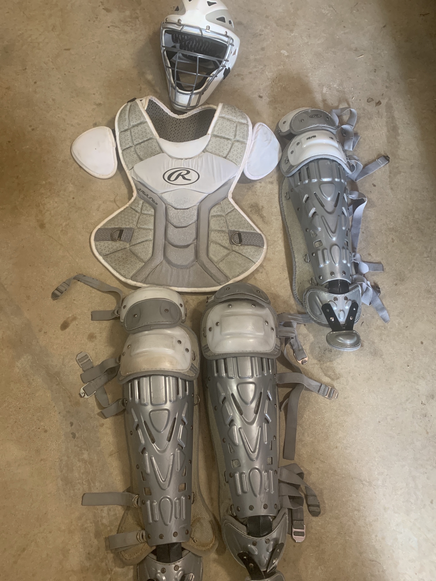 Rawlings Catcher's Set Plus Wheeled Bag & Knee Savers SidelineSwap