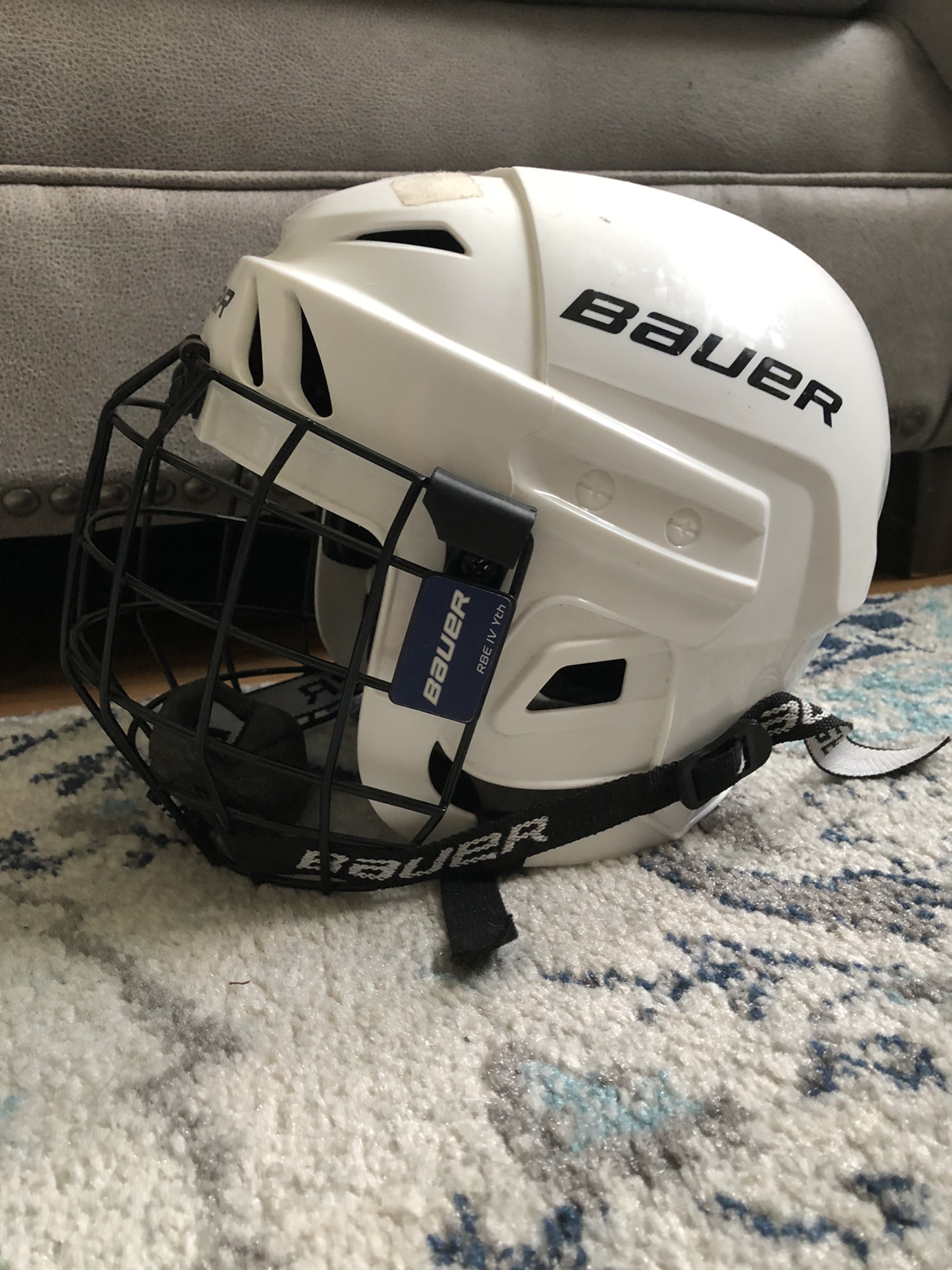 Medium Bauer M10 Hockey Helmet M 66.5” with Cage SidelineSwap