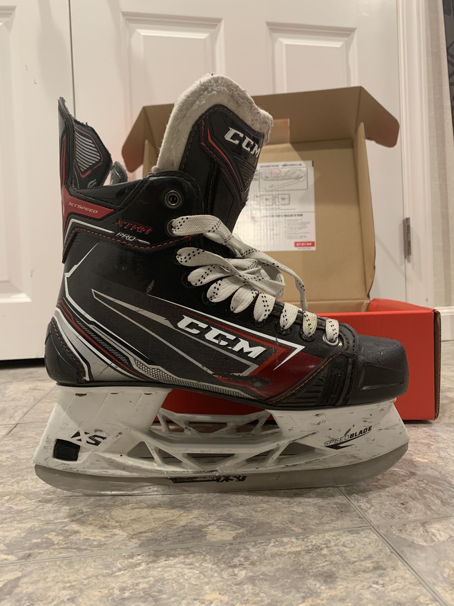 Used CCM Regular Width Size 7 JetSpeed XTRA PRO Hockey Skates