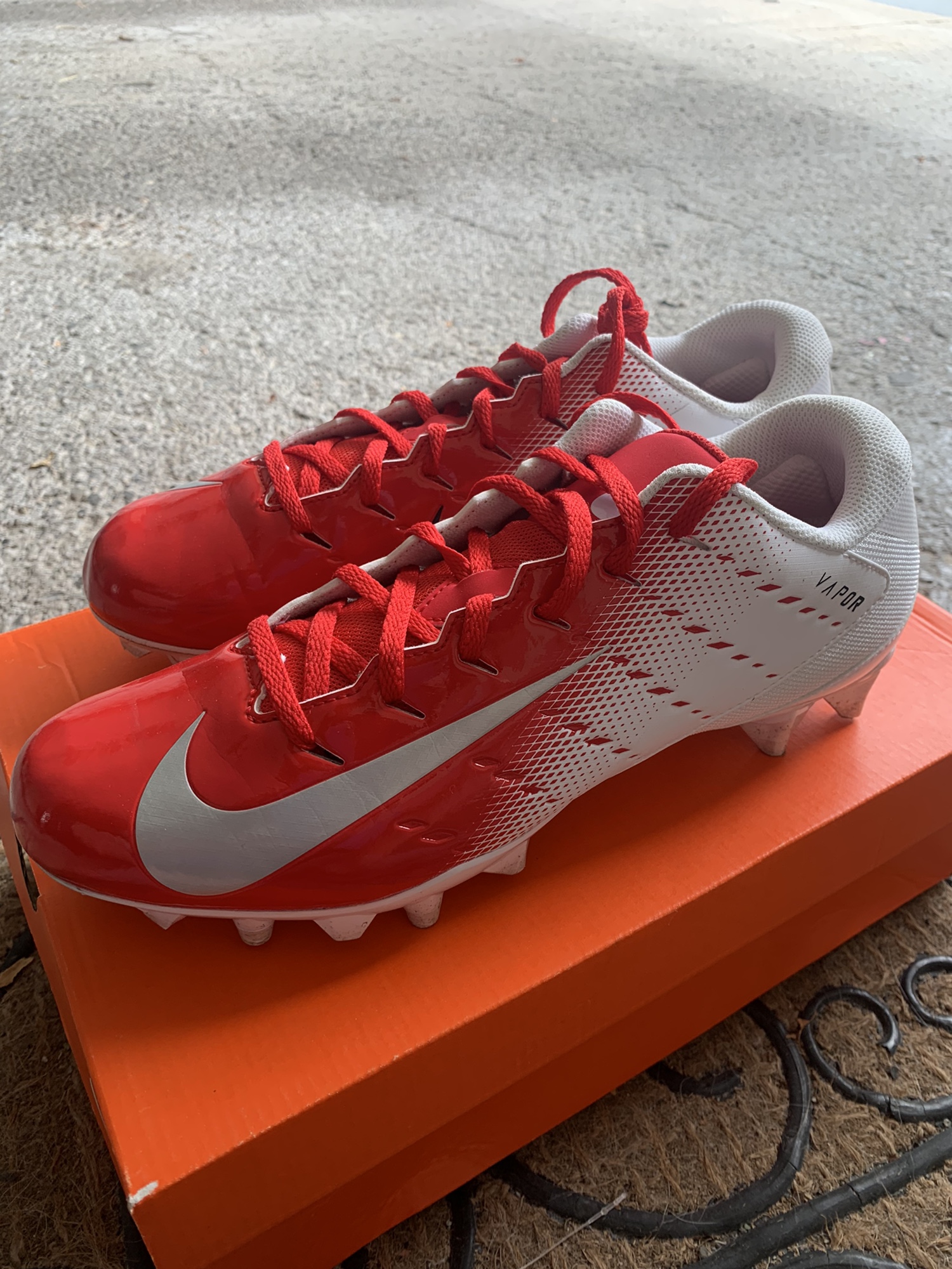 Nike vapor untouchable varsity football cleats 10.5 Wht Red Silver