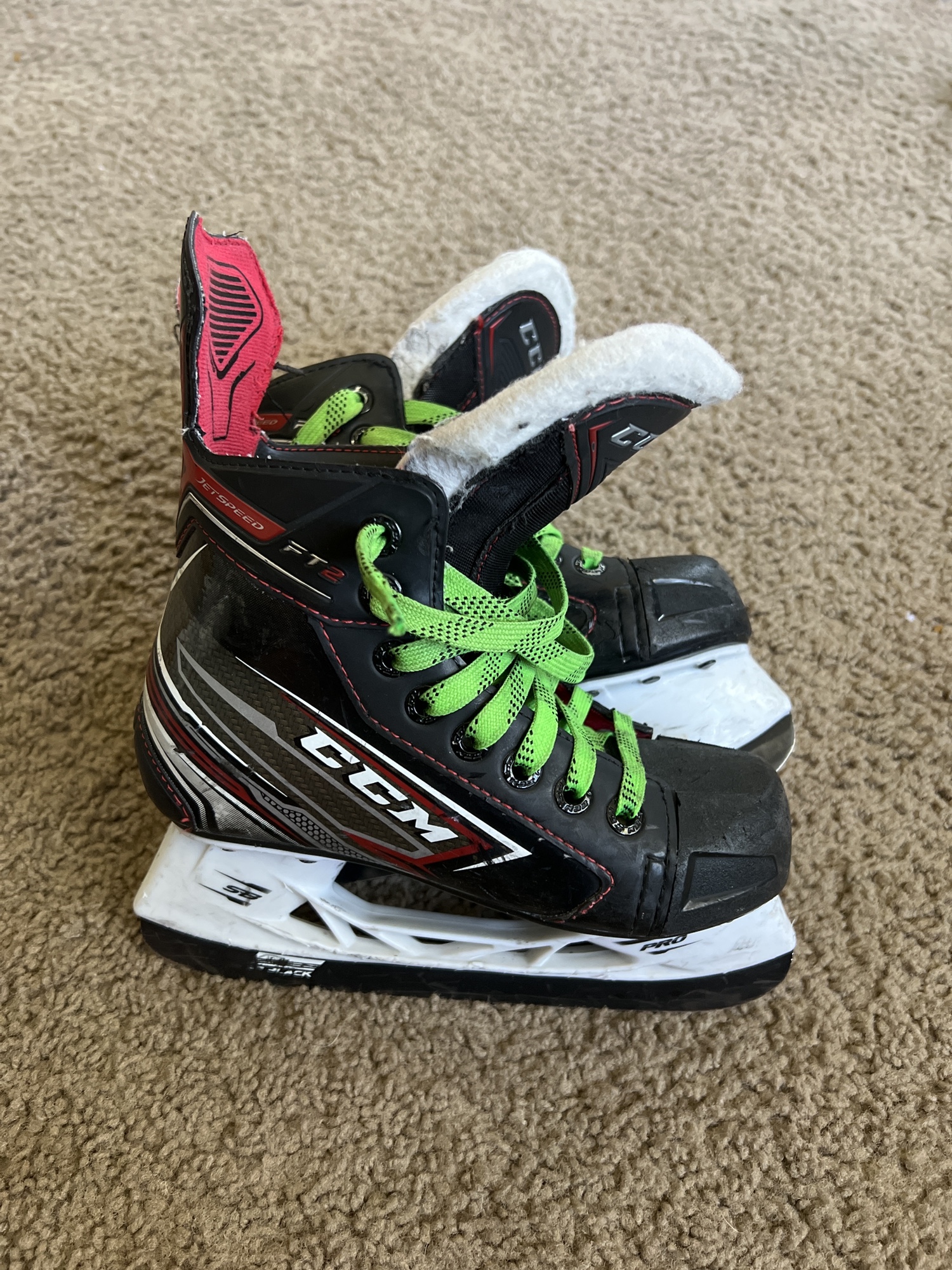 CCM JETSPEED FT2 Youth Ice Hockey Skates 13D SidelineSwap