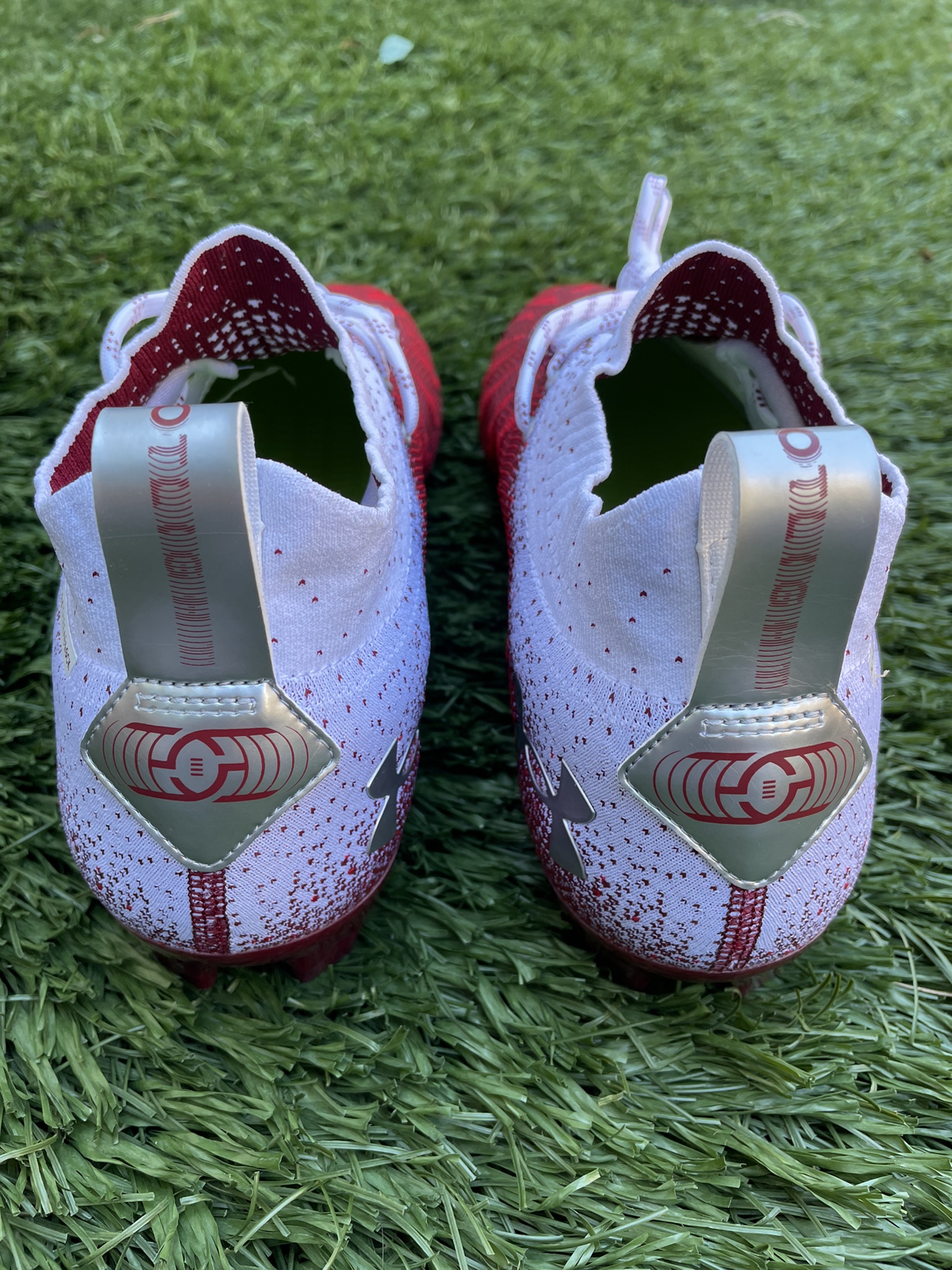 Men’s Size 15 Under Armour Spotlight Lux MC White/Maroon Football