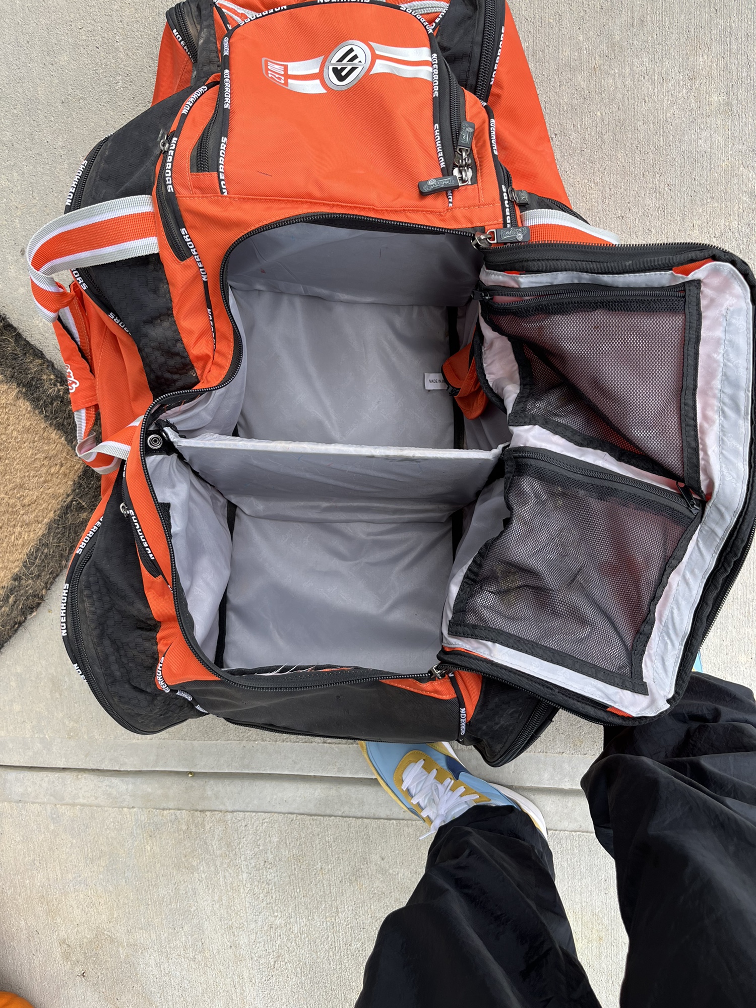 No Errors No E2 Wheeled Catcher’s Bag + Extra Items SidelineSwap