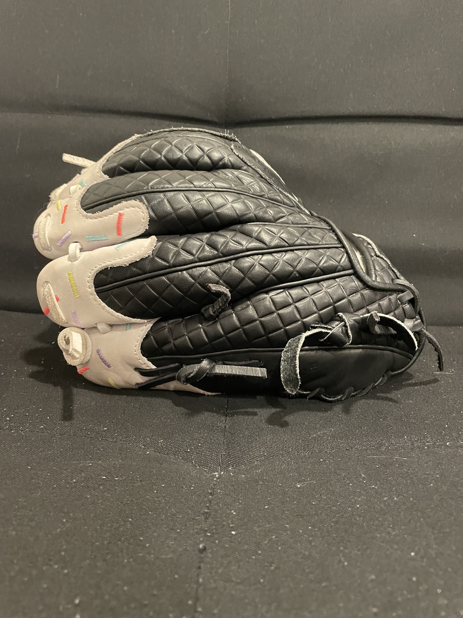 Aria Glove Cookies And Cream JC SidelineSwap