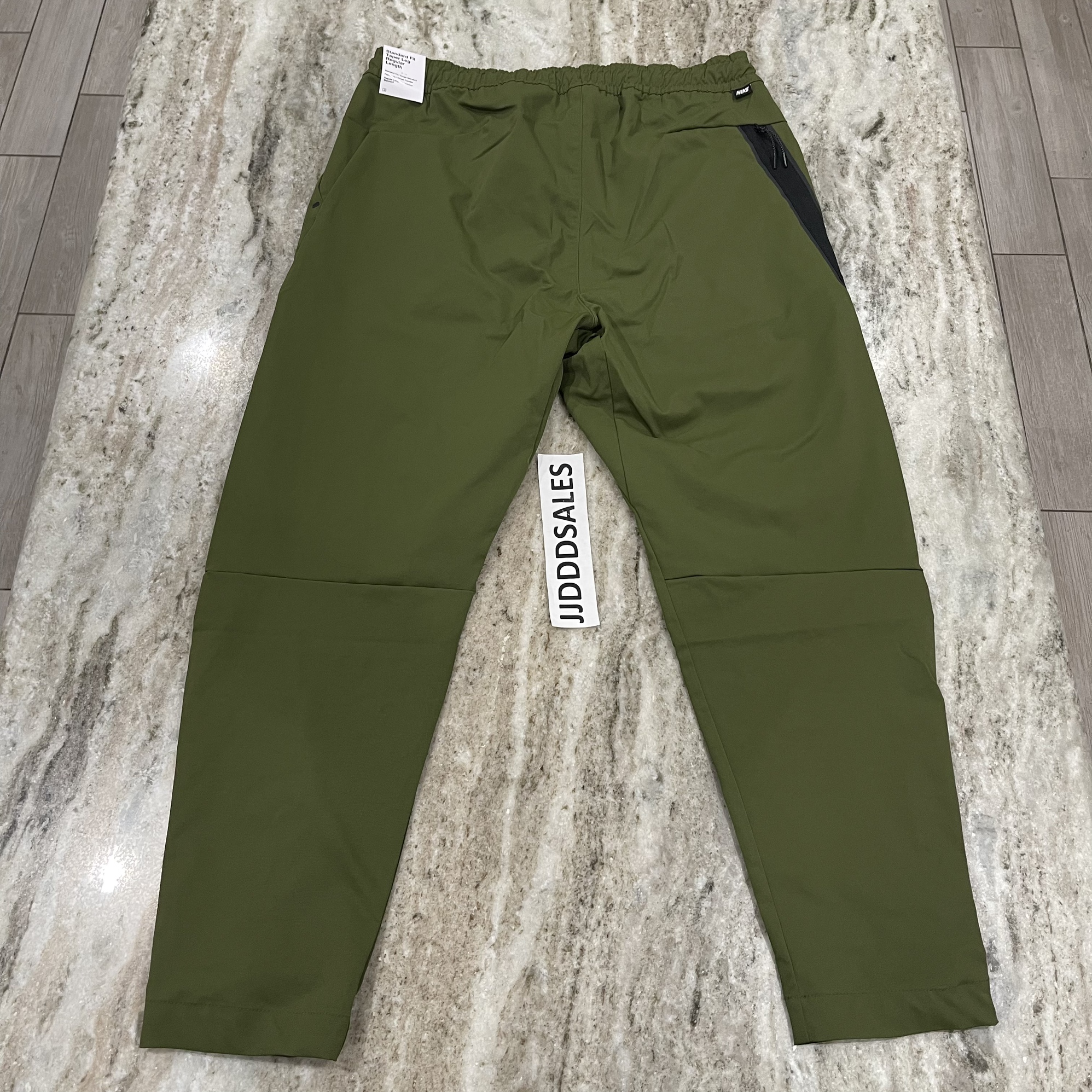 Nike Sportswear Tech Essentials Woven Unlined Commuter Pants Olive