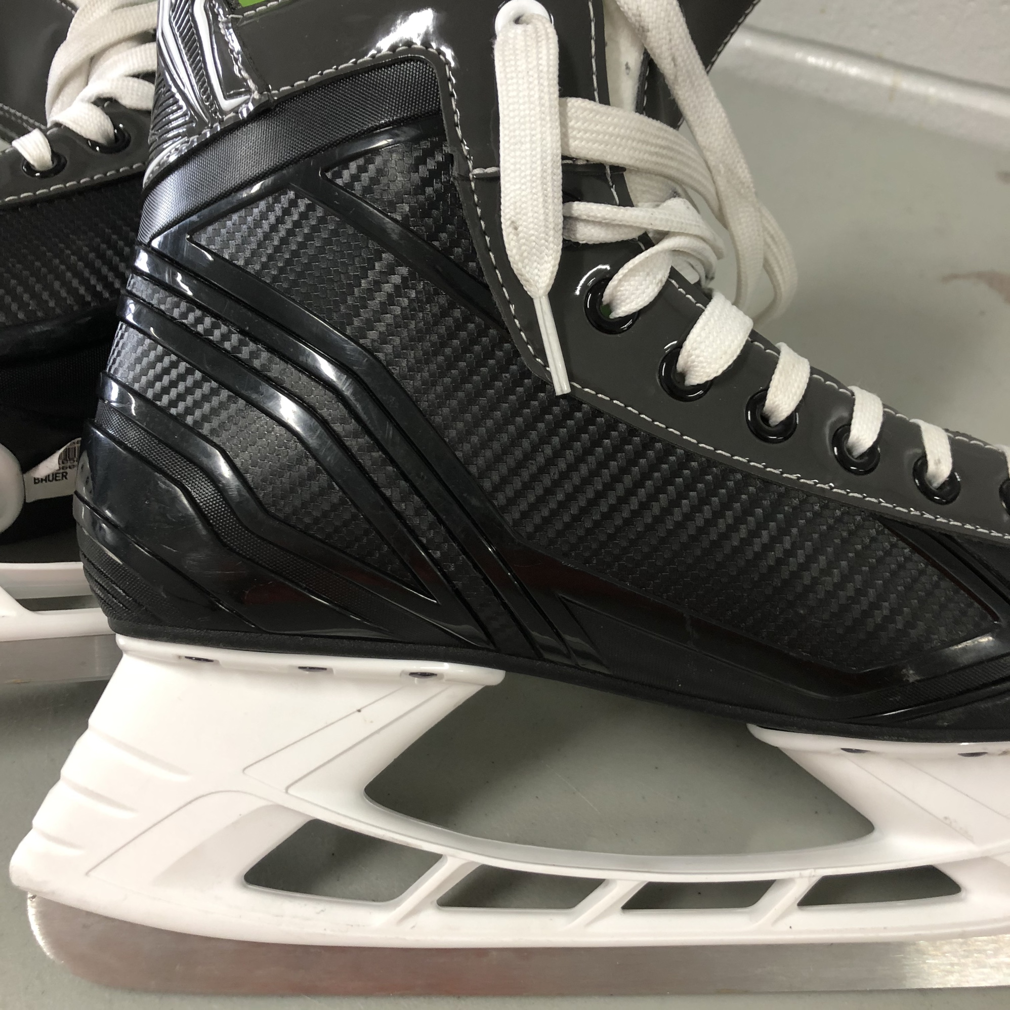 Nearly NEW Bauer XLS size 9 mens hockey skates SidelineSwap