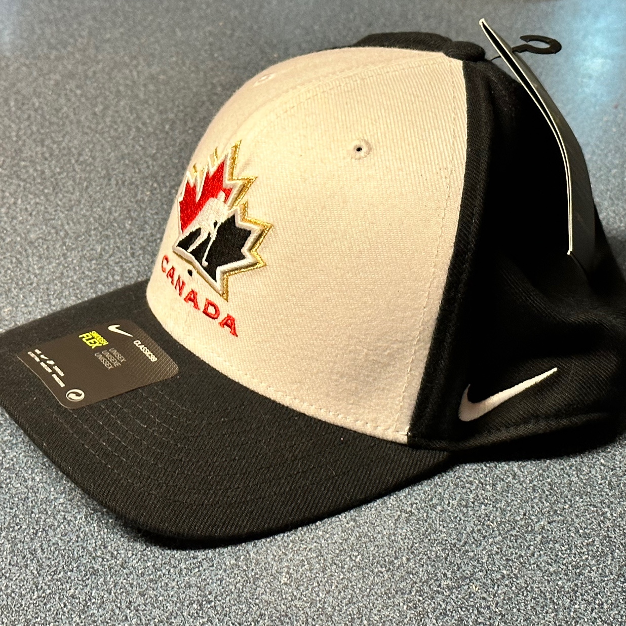 New! Team Canada World Juniors Hat! Team issued Nike Drifit Hat! SidelineSwap