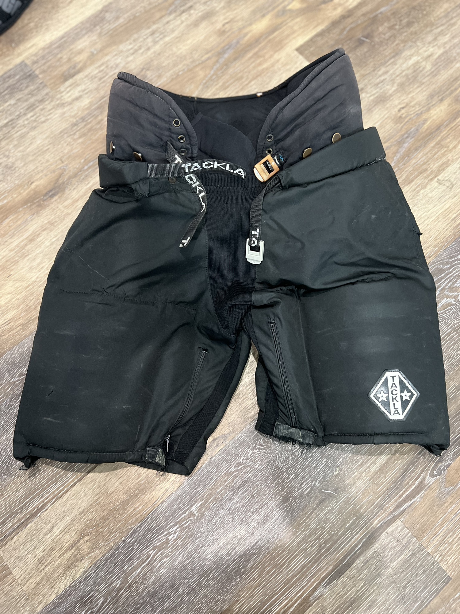 Tackla Pro 2500 Hockey Pants, Size Medium SidelineSwap