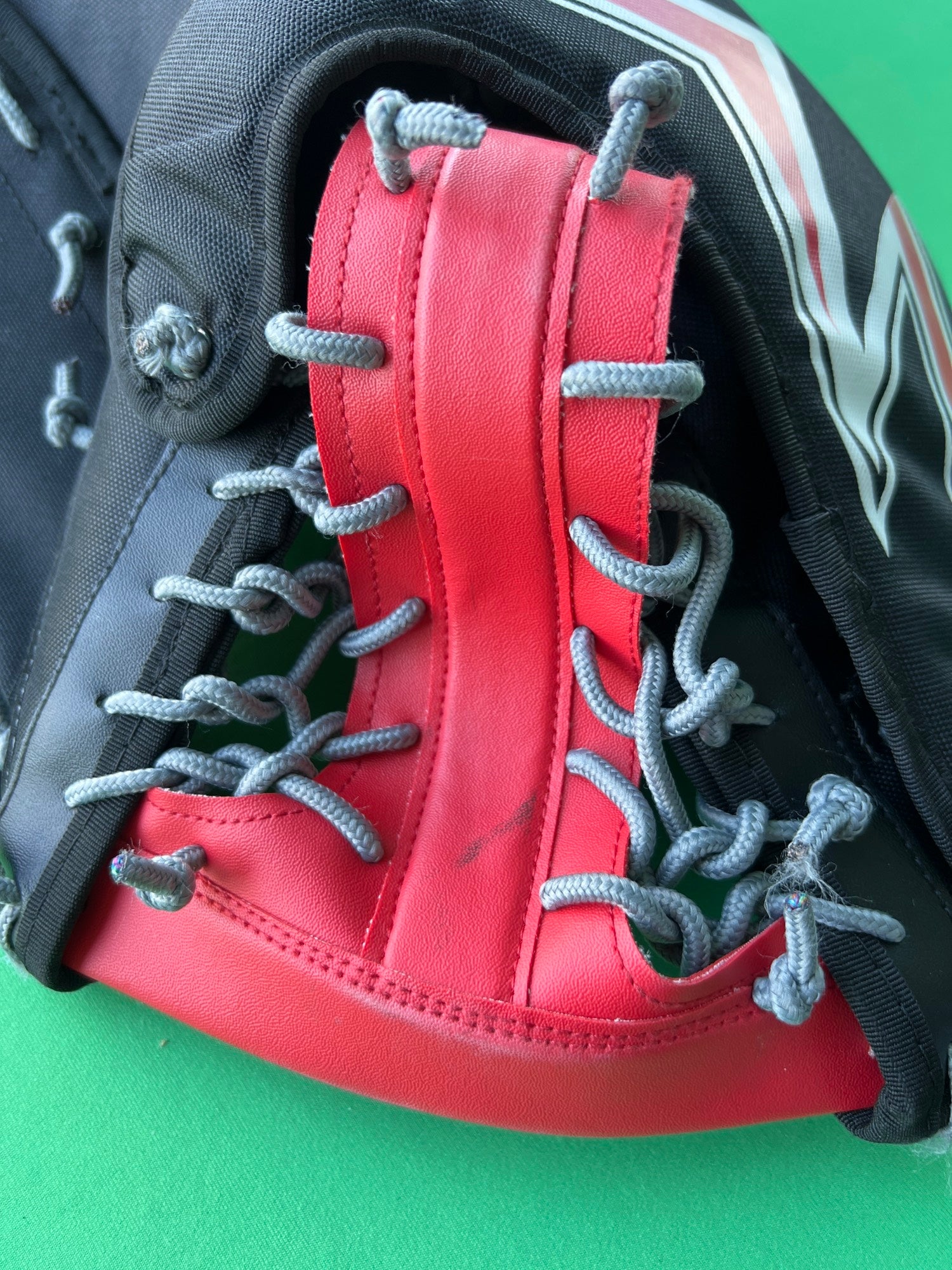 Used Tour Full Right Goalie Gloves & Blockers Retail SidelineSwap