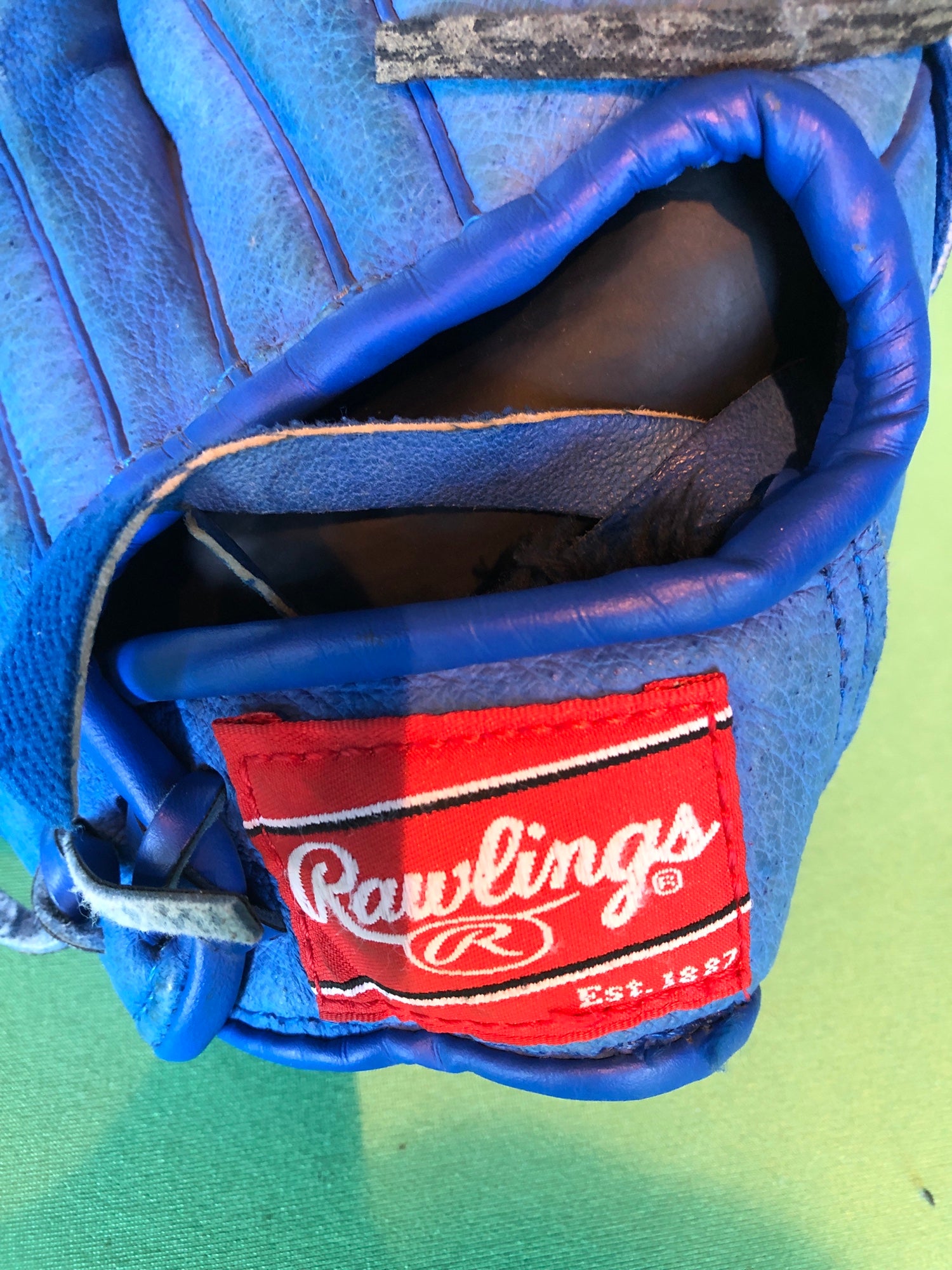 Used Rawlings Highlight Series RightHand Throw Infield Baseball Glove