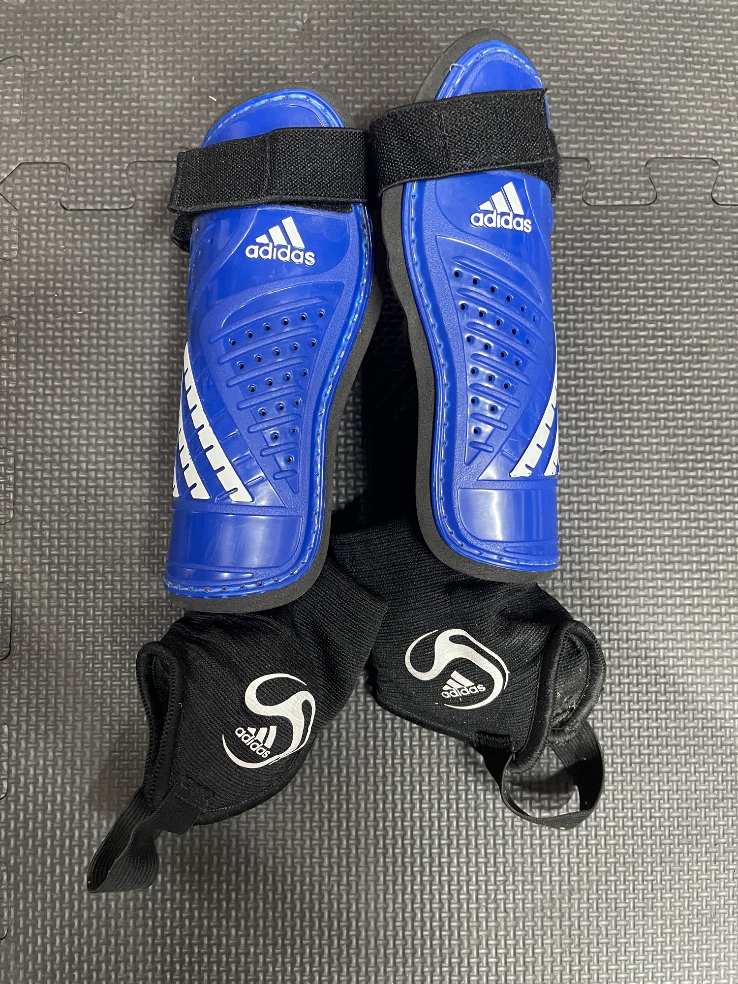 Used Adidas Soccer Shin Guards Youth Medium (Good Shape) SidelineSwap