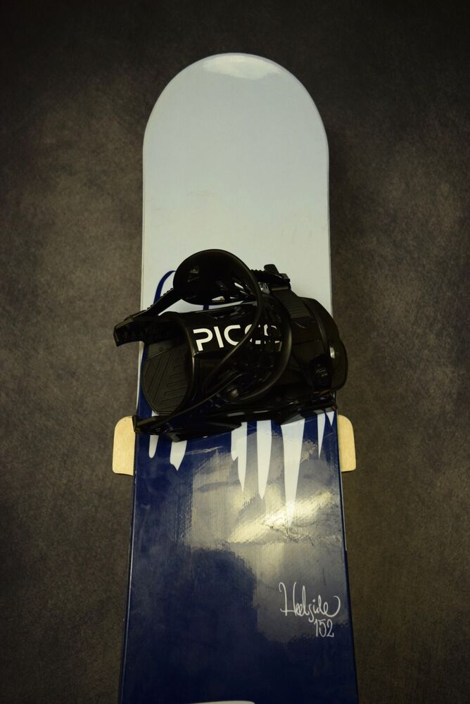 HEELSIDE SNOWBOARD SIZE 152 CM WITH NEW PICCO LARGE BINDINGS SidelineSwap