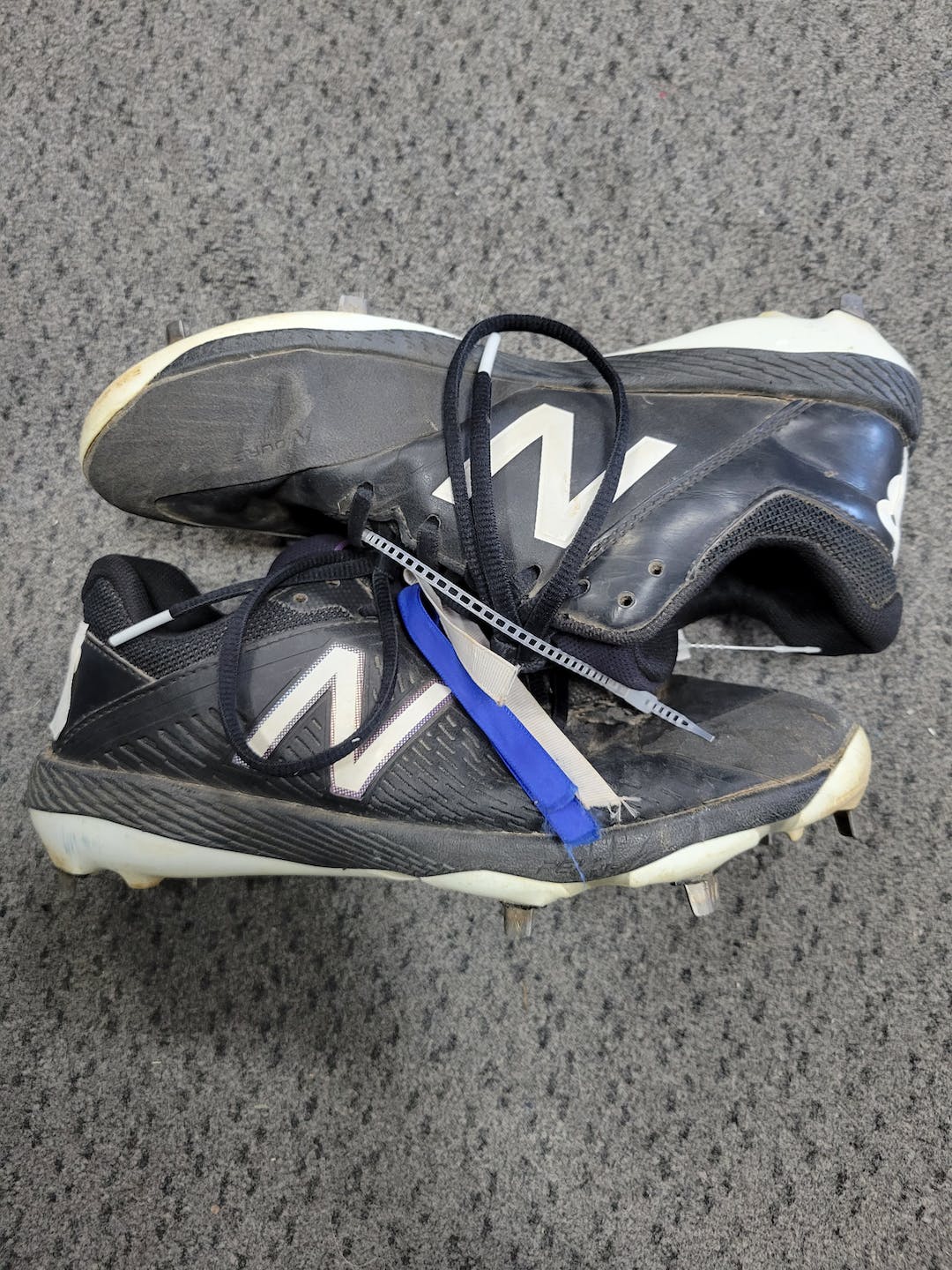 Used New Balance Metal Cleats Senior 7 Baseball And Softball Cleats