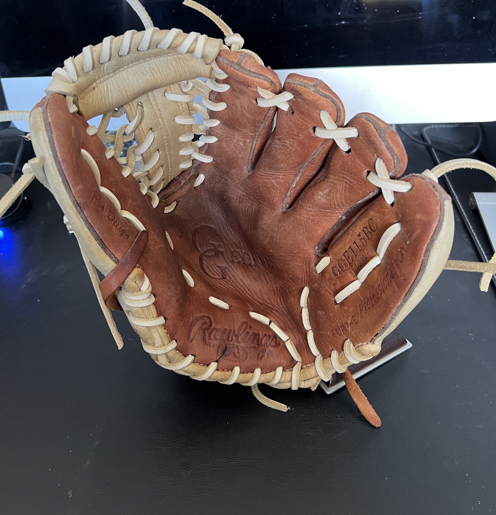 Rawlings Gold Glove Elite GGE115BC 11.5" Baseball glove RHT SidelineSwap