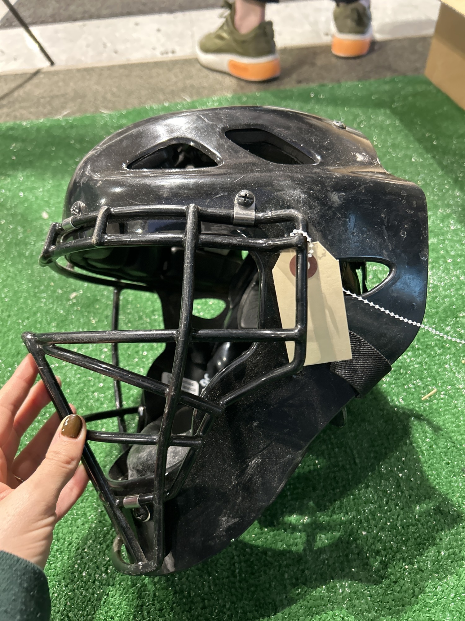 Catchers mask Large 7 1/8 SidelineSwap