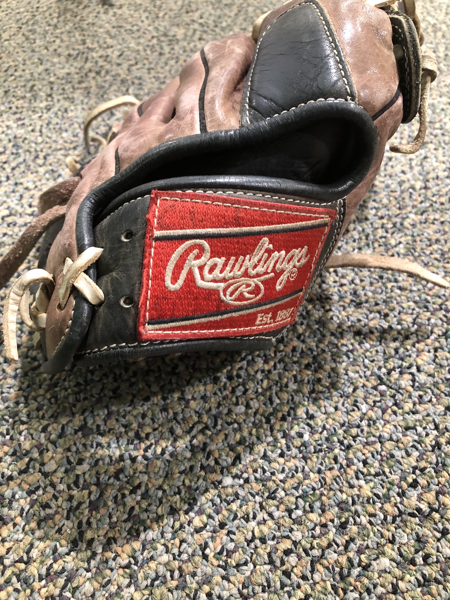 Used Rawlings Gold Glove Legend Series Right Hand Throw Outfield Baseball Glove 11.5" SidelineSwap