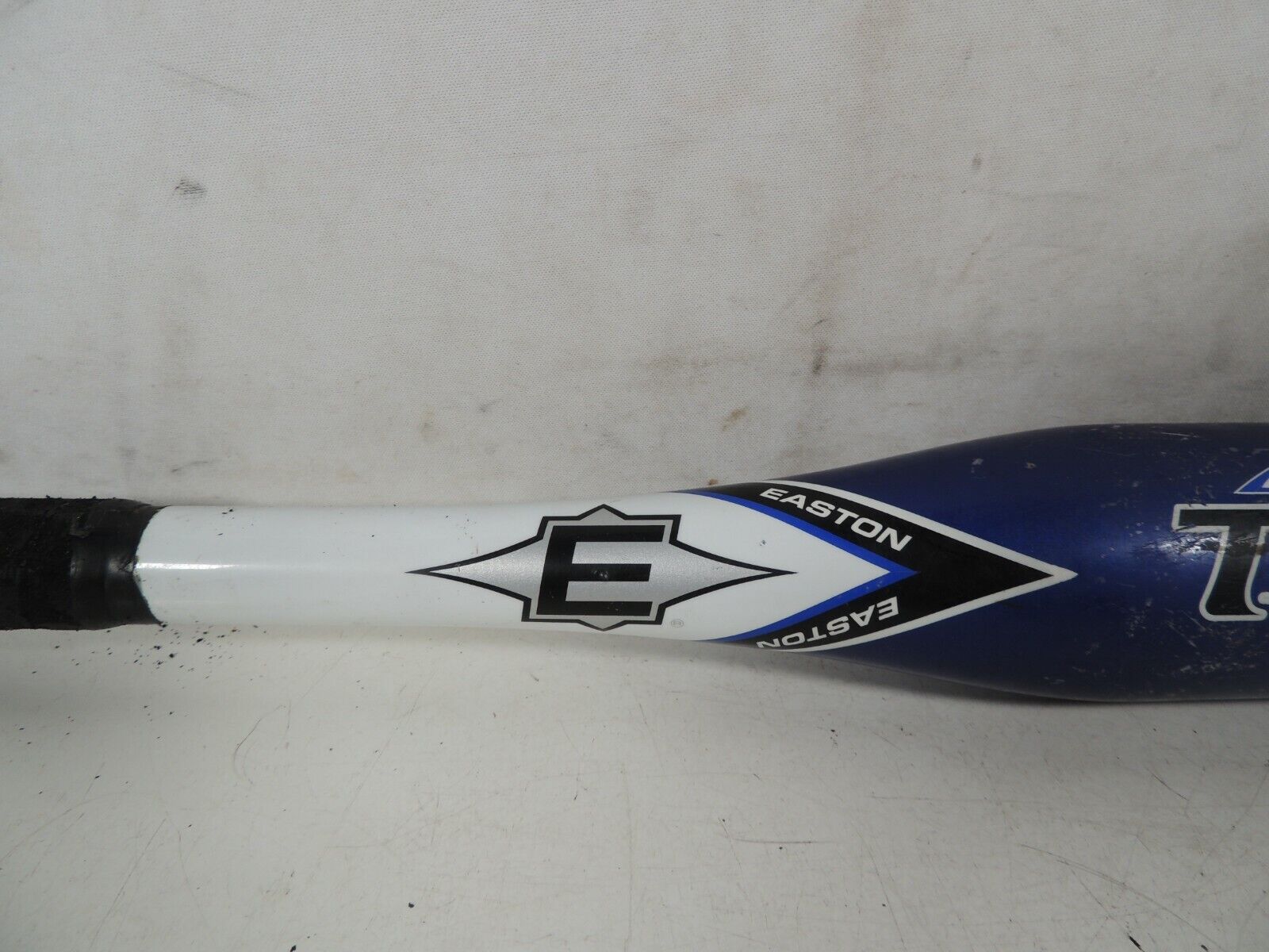 Easton TYPHOON 10 Fastpitch Softball Bat 27", 17oz, 2 1/4" (SK60B) SidelineSwap