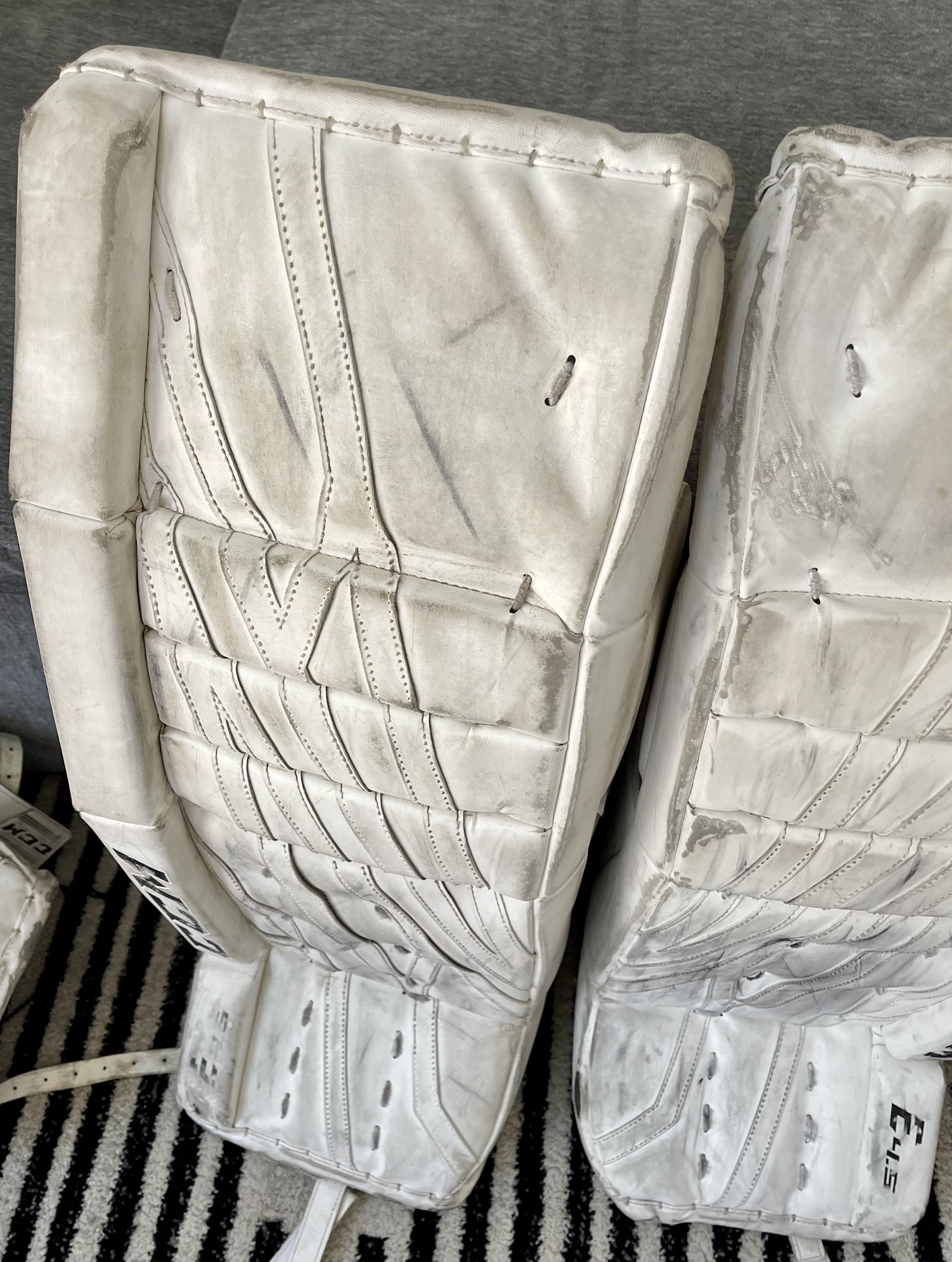CCM E4.5 speedskin Extreme Flex goalie leg pads 32 + 1 SidelineSwap