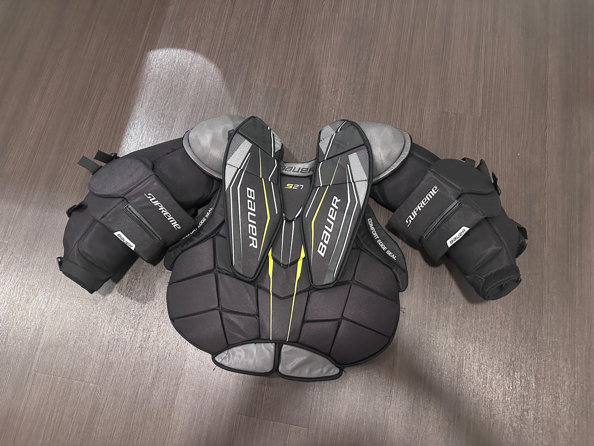 Used Large Bauer Supreme S27 Goalie Chest Protector SidelineSwap