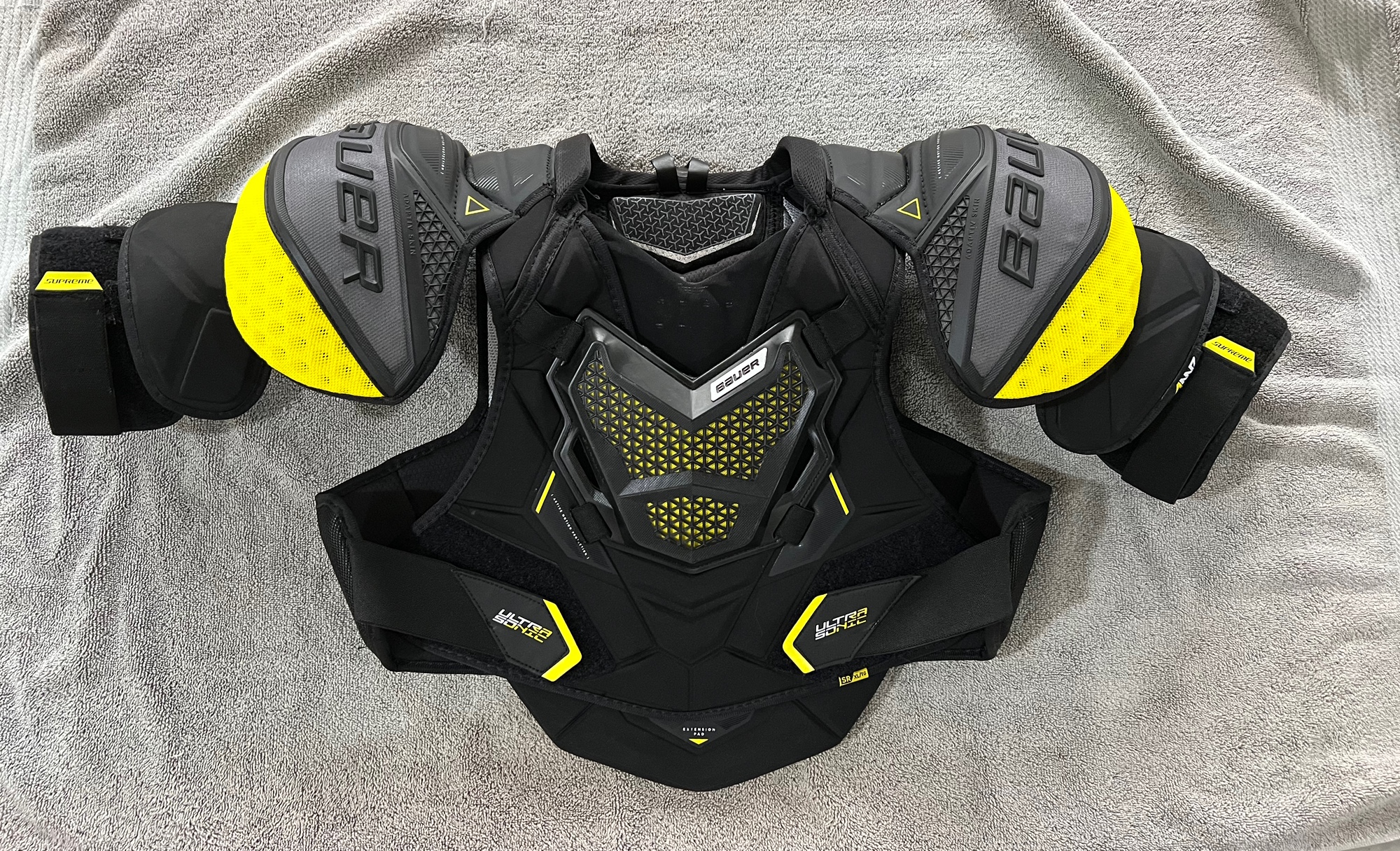 Used Extra Large Bauer Supreme Ultrasonic Shoulder Pads SidelineSwap