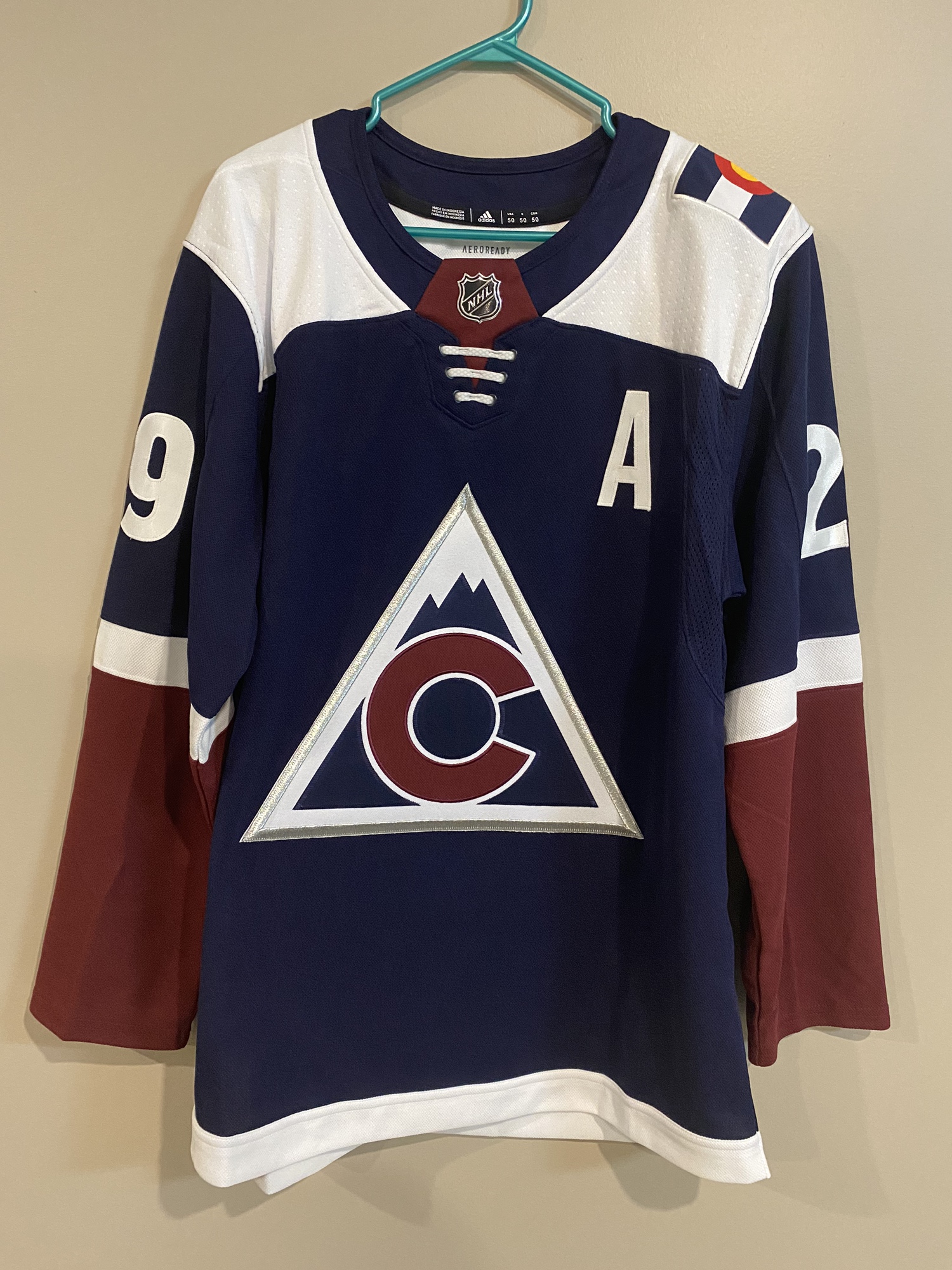 Signed Nathan Mackinnon jersey SidelineSwap